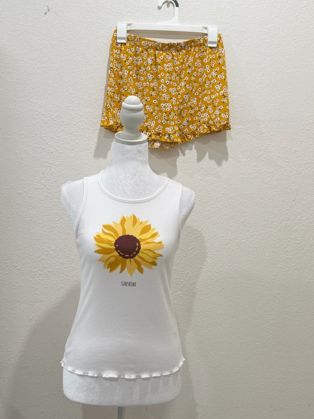 Zunie White Tank Top with Sunflower Graphic